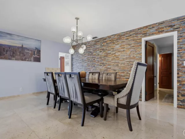 Продажа дома по адресу 3316 NE 40TH Court - фото 8912188