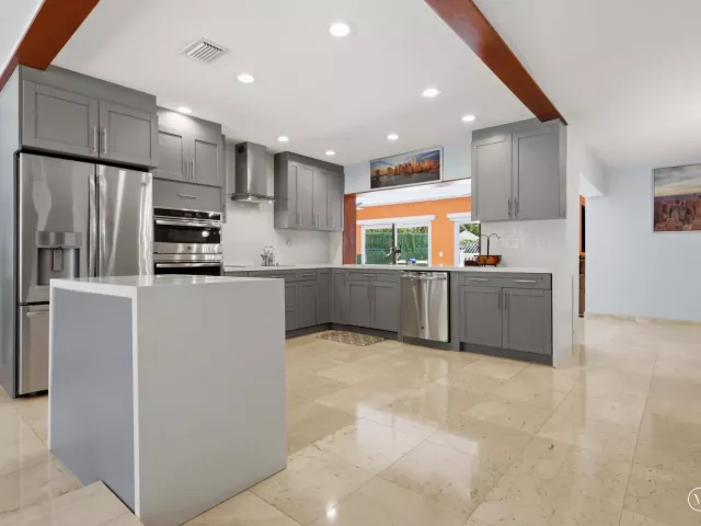 Продажа дома по адресу 3316 NE 40TH Court - фото 8912185