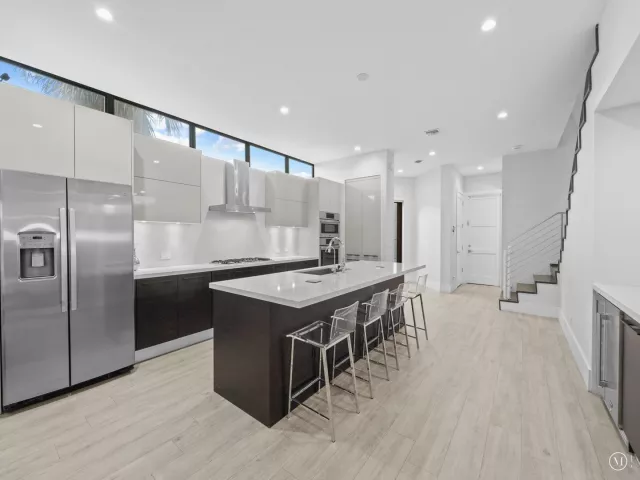 Продажа дома по адресу 315 NE 15th Avenue - фото 8922798
