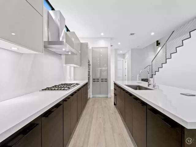 Продажа дома по адресу 315 NE 15th Avenue - фото 8922799