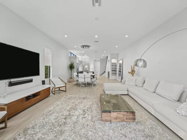 Продажа дома по адресу 315 NE 15th Avenue - фото 8922800