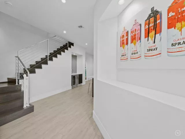 Продажа дома по адресу 315 NE 15th Avenue - фото 8922805