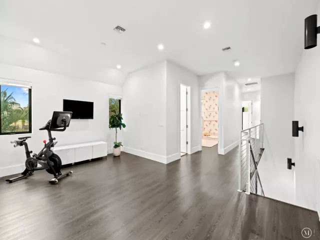 Продажа дома по адресу 315 NE 15th Avenue - фото 8922807