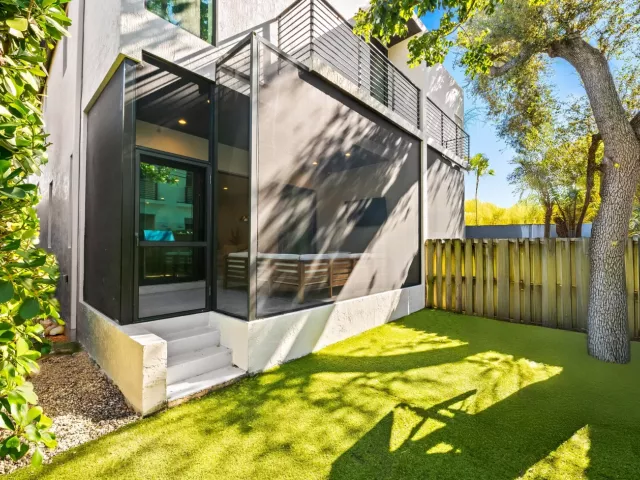 Продажа дома по адресу 315 NE 15th Avenue - фото 8922794