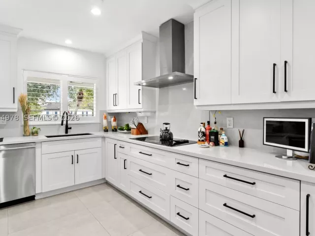 Продажа дома по адресу 6511 Riviera Dr - фото 8895755