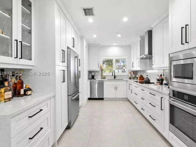 Продажа дома по адресу 6511 Riviera Dr - фото 8895756