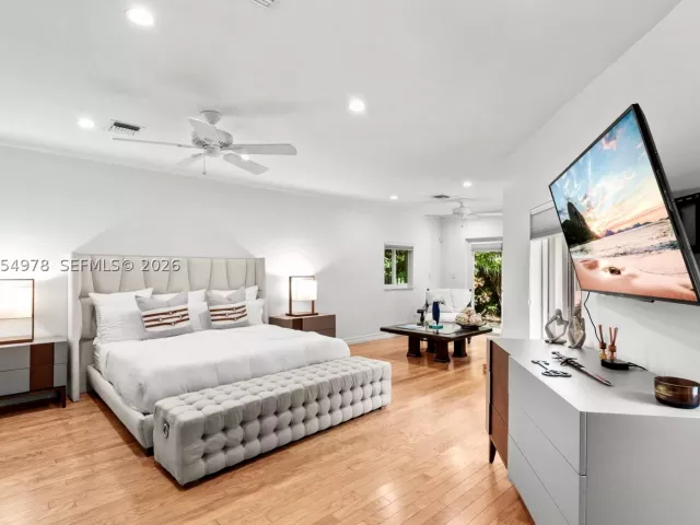 Продажа дома по адресу 6511 Riviera Dr - фото 8895757