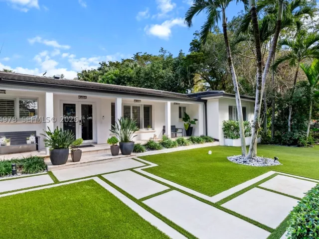 Продажа дома по адресу 6511 Riviera Dr - фото 8895747