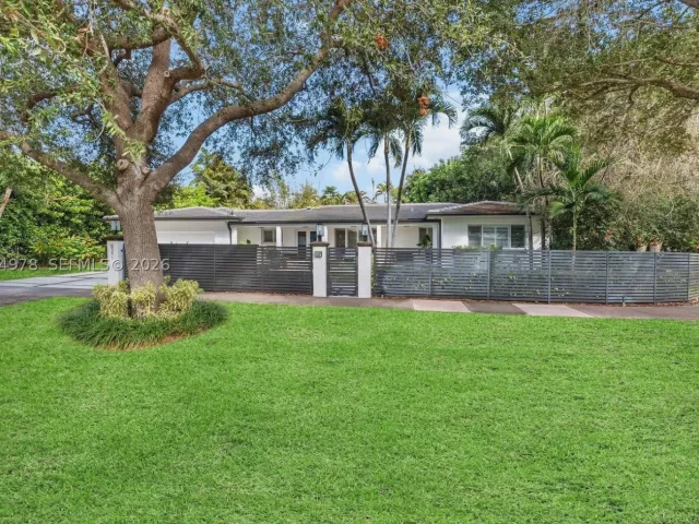 Продажа дома по адресу 6511 Riviera Dr - фото 8895748