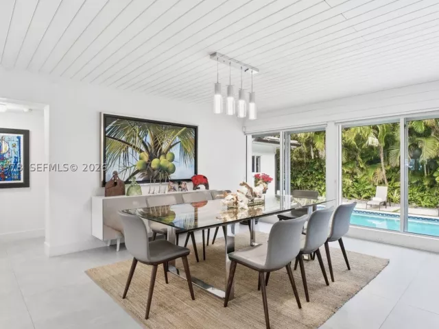 Продажа дома по адресу 6511 Riviera Dr - фото 8895751