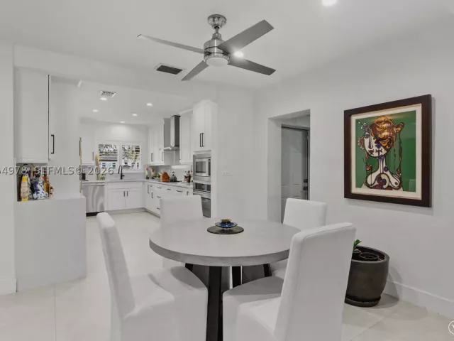 Продажа дома по адресу 6511 Riviera Dr - фото 8895754