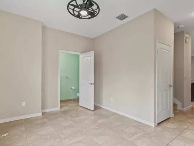 Продажа дома по адресу 259 SW 7TH Street 259 - фото 8894359