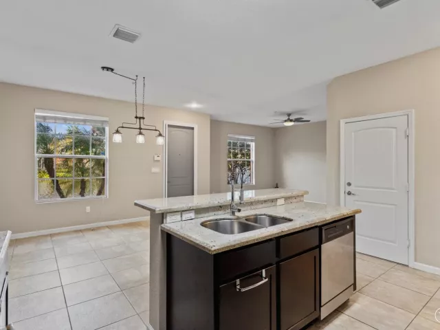Продажа дома по адресу 259 SW 7TH Street 259 - фото 8894361