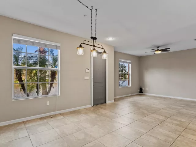 Продажа дома по адресу 259 SW 7TH Street 259 - фото 8894364
