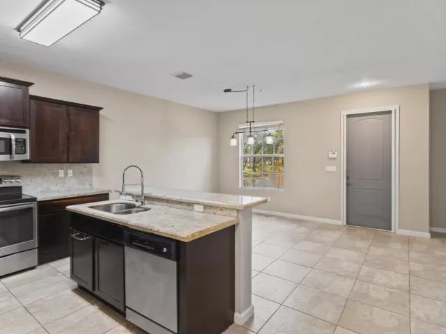 Продажа дома по адресу 259 SW 7TH Street 259 - фото 8894358