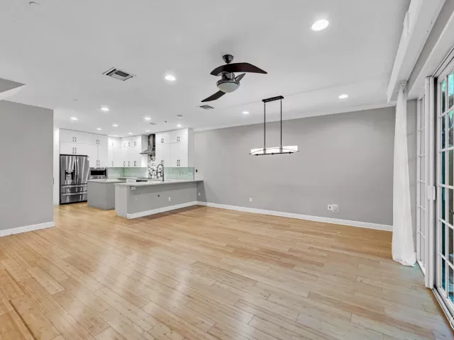 Продажа дома по адресу 1617 NE 2nd Court - фото 8916992