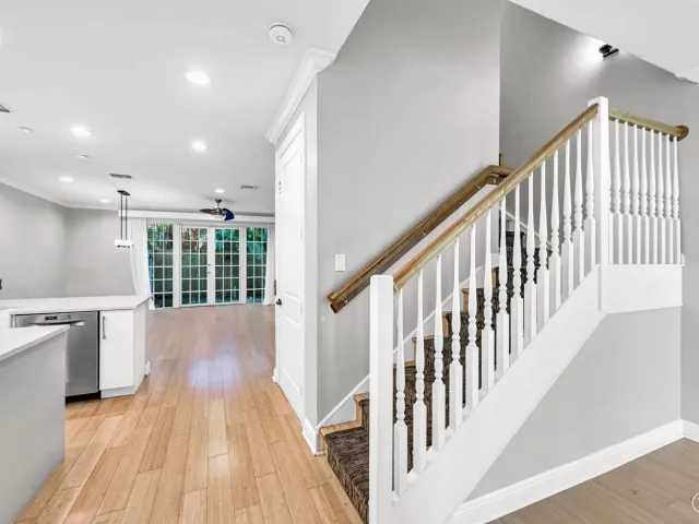 Продажа дома по адресу 1617 NE 2nd Court - фото 8916998