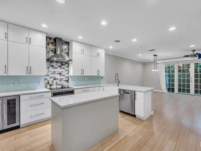 Продажа дома по адресу 1617 NE 2nd Court - фото 8916985