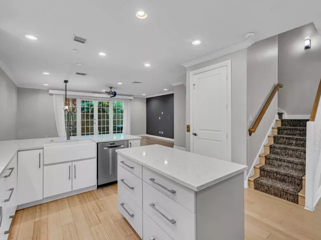 Продажа дома по адресу 1617 NE 2nd Court - фото 8916988