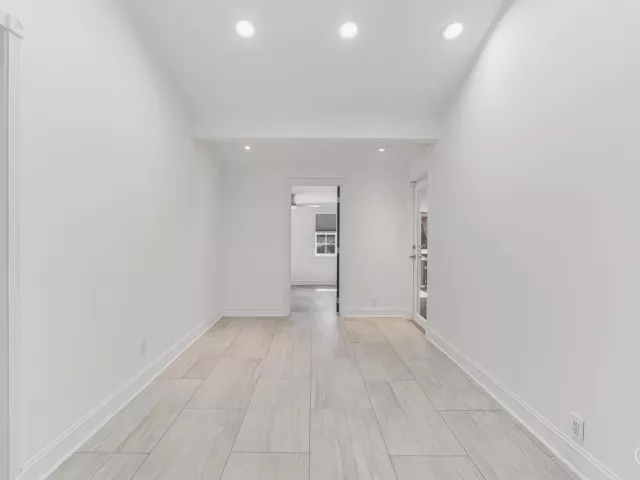 Продажа дома по адресу 1432 NE 2ND Avenue - фото 9375122