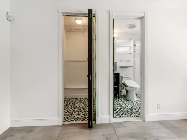 Продажа дома по адресу 1432 NE 2ND Avenue - фото 9375132