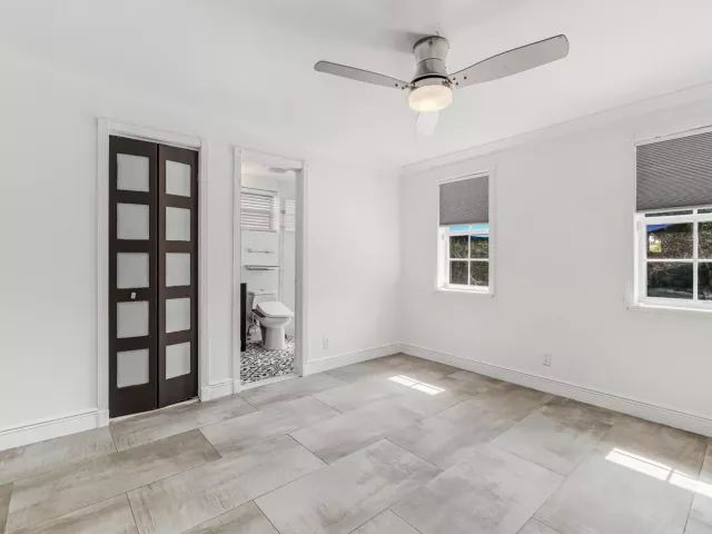 Продажа дома по адресу 1432 NE 2ND Avenue - фото 9375133