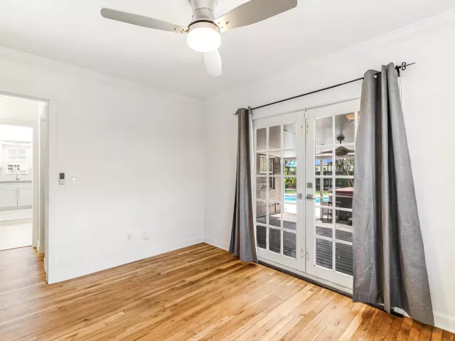 Продажа дома по адресу 1432 NE 2ND Avenue - фото 9375136