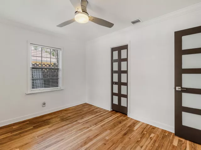 Продажа дома по адресу 1432 NE 2ND Avenue - фото 9375137