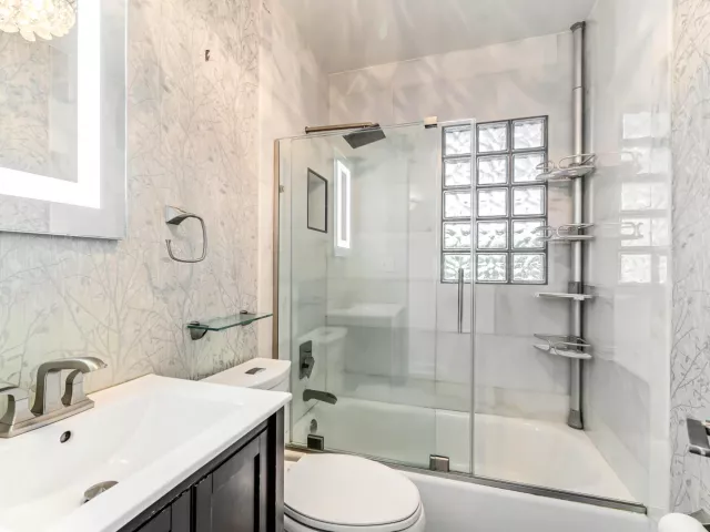 Продажа дома по адресу 1432 NE 2ND Avenue - фото 9375138
