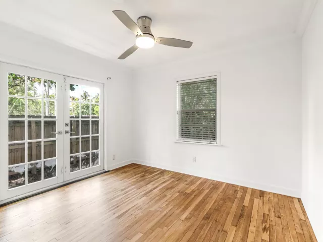 Продажа дома по адресу 1432 NE 2ND Avenue - фото 9375139