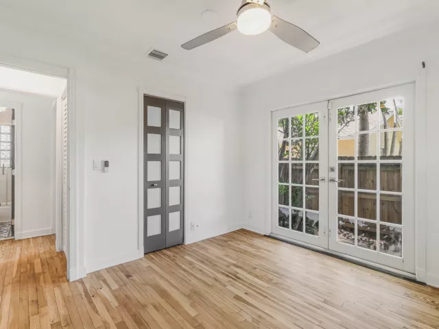Продажа дома по адресу 1432 NE 2ND Avenue - фото 9375140