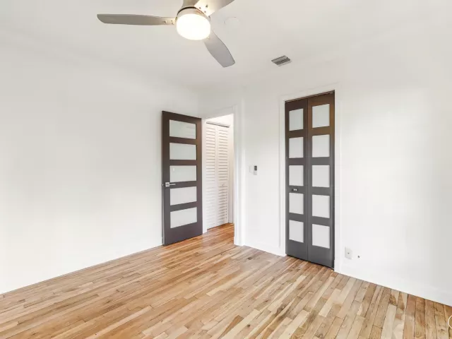 Продажа дома по адресу 1432 NE 2ND Avenue - фото 9375141