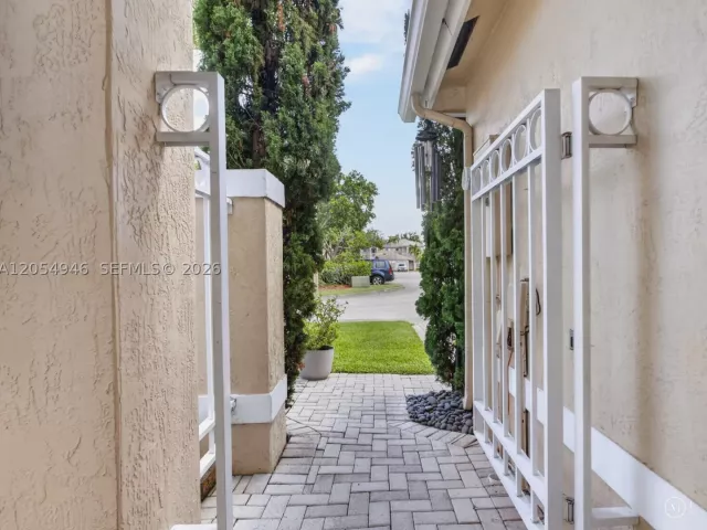 Продажа дома по адресу 17071 NW 22nd St - фото 8896830