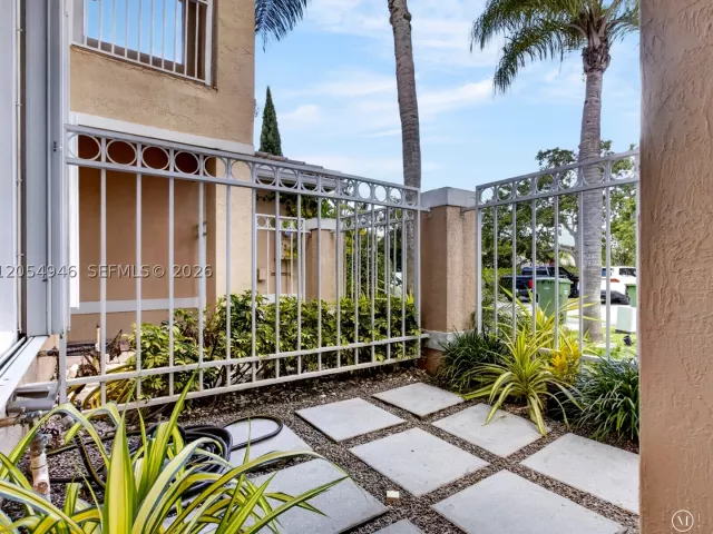 Продажа дома по адресу 17071 NW 22nd St - фото 8896831