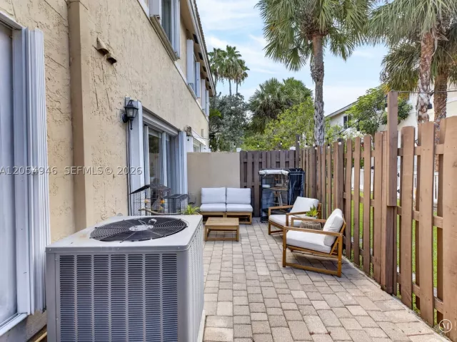 Продажа дома по адресу 17071 NW 22nd St - фото 8896839