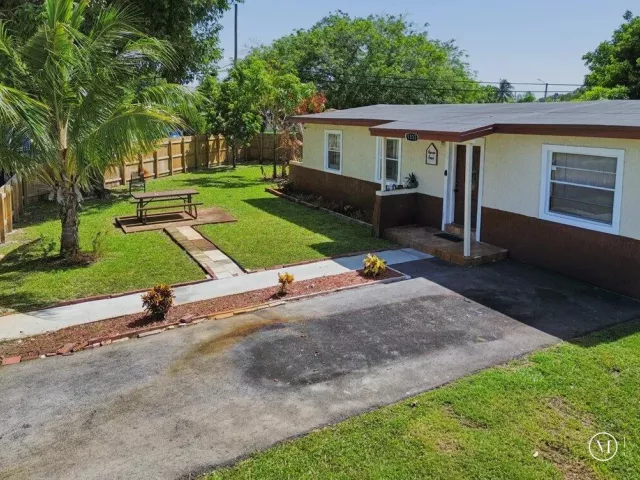 Продажа дома по адресу 1313 NW 13TH Court - фото 8896944