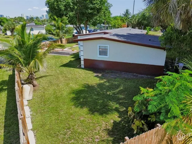 Продажа дома по адресу 1313 NW 13TH Court - фото 8896945