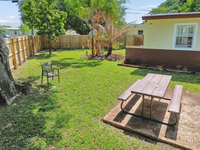 Продажа дома по адресу 1313 NW 13TH Court - фото 8896946