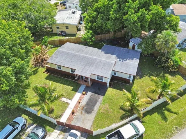 Продажа дома по адресу 1313 NW 13TH Court - фото 8896947