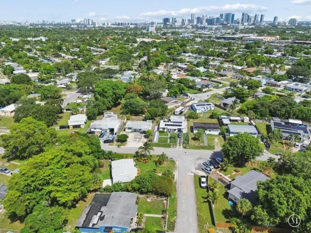 Продажа дома по адресу 1313 NW 13TH Court - фото 8896948
