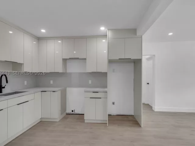 Продажа дома по адресу 2121 NW 86th Ter - фото 8947547