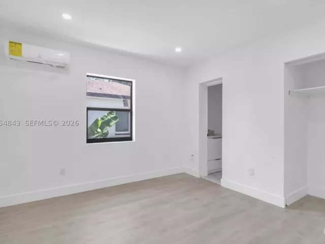 Продажа дома по адресу 2121 NW 86th Ter - фото 8947550