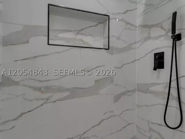 Продажа дома по адресу 2121 NW 86th Ter - фото 8947553