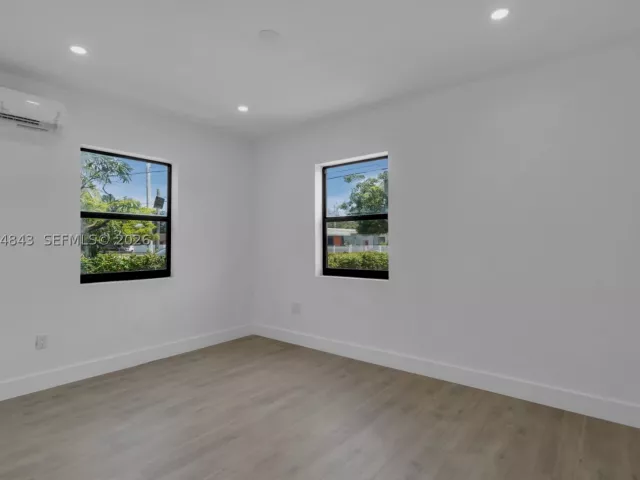 Продажа дома по адресу 2121 NW 86th Ter - фото 8947555