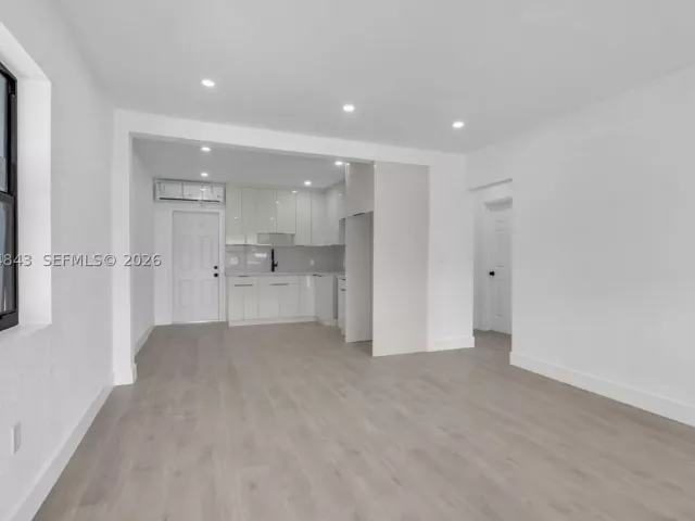 Продажа дома по адресу 2121 NW 86th Ter - фото 8947539