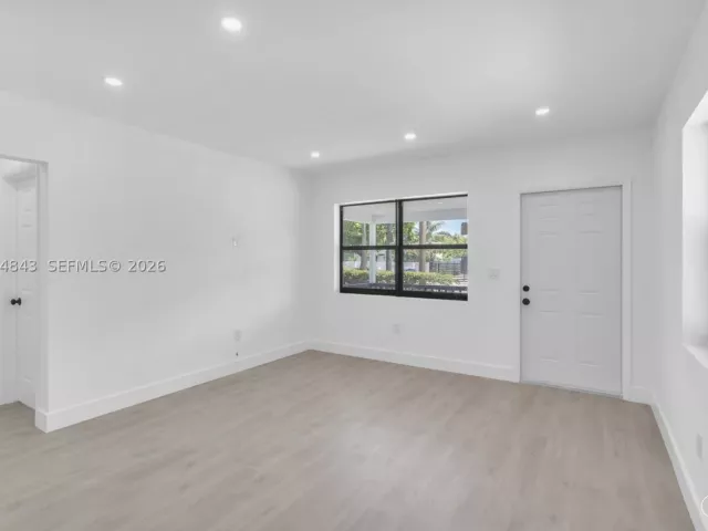 Продажа дома по адресу 2121 NW 86th Ter - фото 8947541