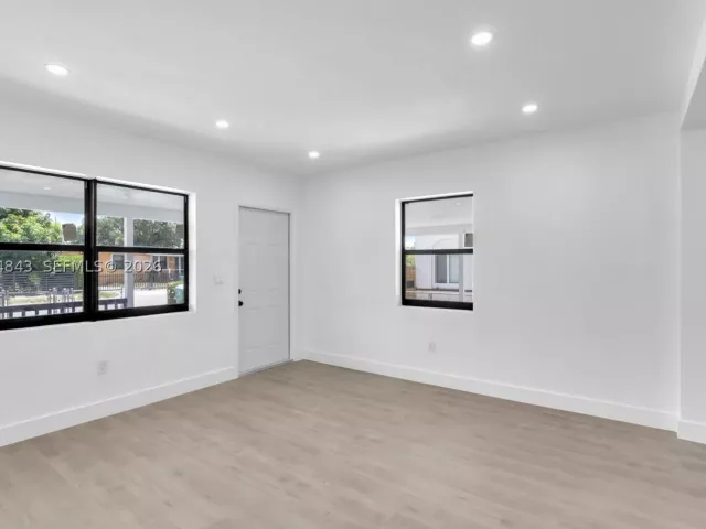 Продажа дома по адресу 2121 NW 86th Ter - фото 8947543