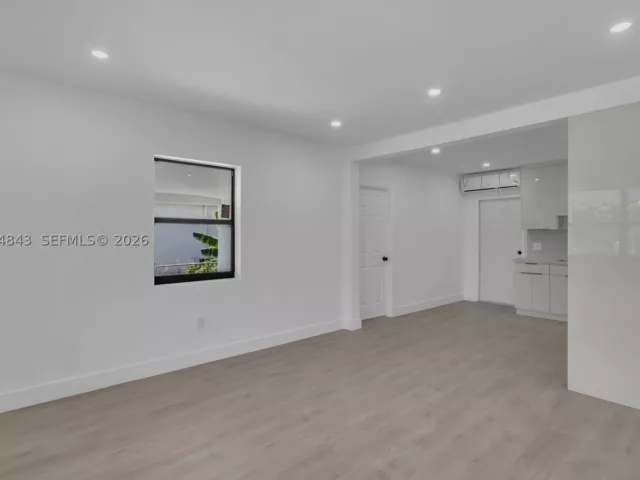 Продажа дома по адресу 2121 NW 86th Ter - фото 8947544