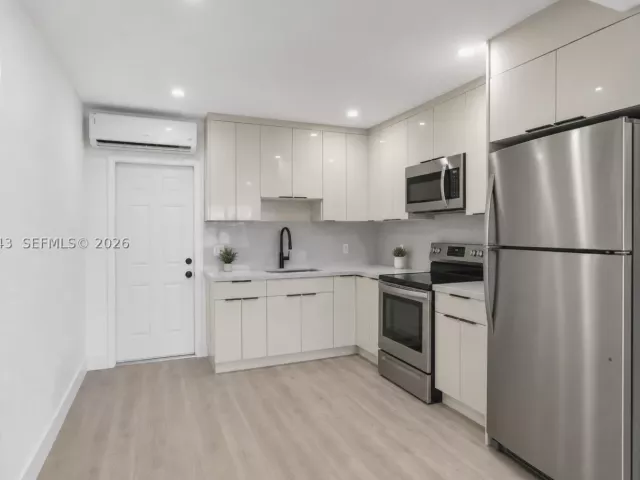 Продажа дома по адресу 2121 NW 86th Ter - фото 8947545