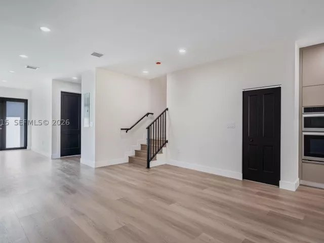 Продажа дома по адресу 283 NW 52nd St - фото 8897278